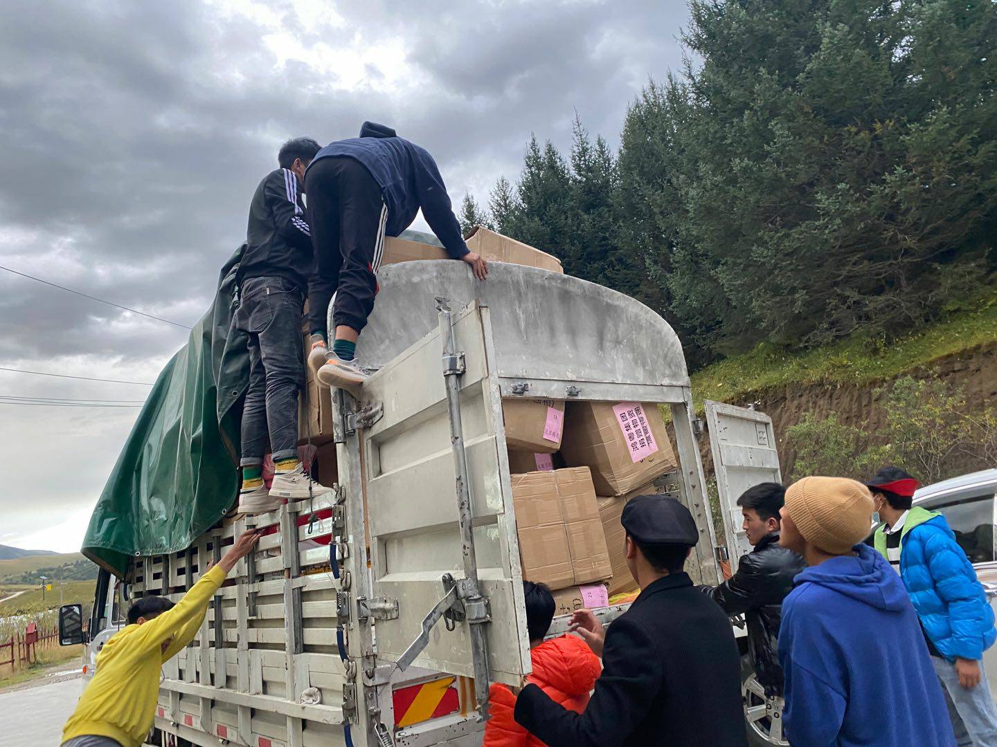 乐动·网站注册-乐动online(中国)公益回顾丨家国同欢月同圆 温暖满载甘孜州(图5)