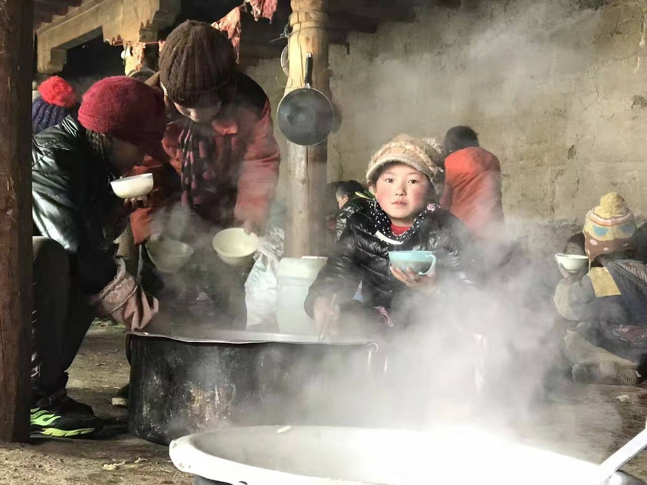 乐动·网站注册-乐动online(中国)公益回顾丨家国同欢月同圆 温暖满载甘孜州(图10)