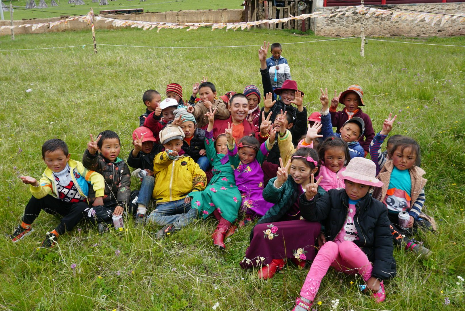 乐动·网站注册-乐动online(中国)公益回顾丨家国同欢月同圆 温暖满载甘孜州(图14)