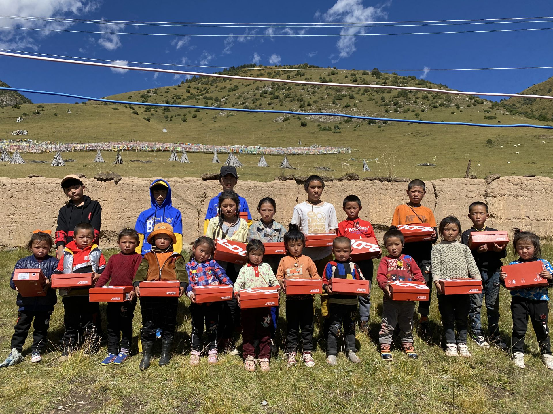 乐动·网站注册-乐动online(中国)公益回顾丨家国同欢月同圆 温暖满载甘孜州(图13)